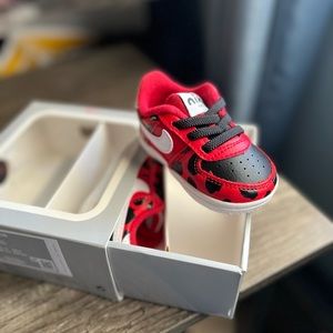 Infant Nike Force 1 Crib SE, University Red/ White-Black(Ladybug), size 3.